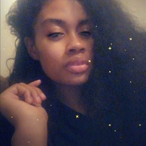 Meet your Posher, Kayla